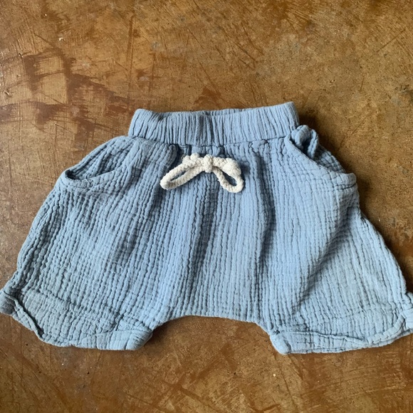 2 piece top and shorts - Picture 3 of 5